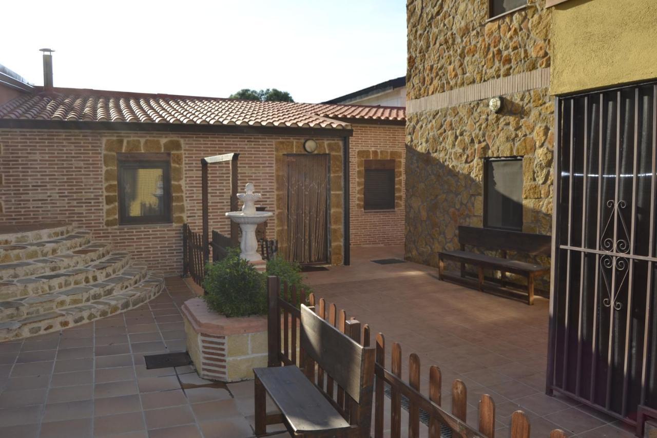 Apartamentos "Casa Rural De Aldea" Aldea del Fresno Экстерьер фото